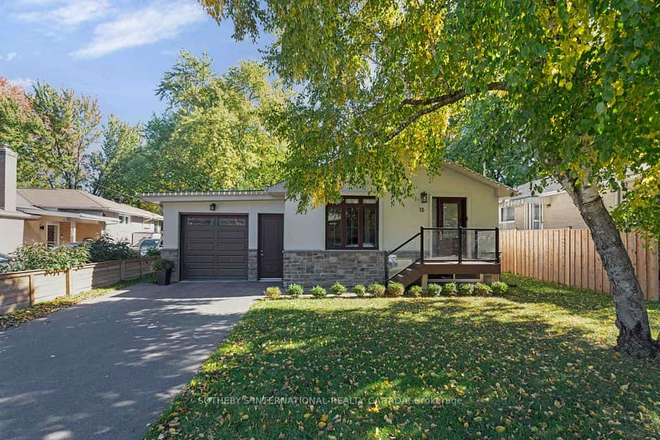 15 Wenderly Drive, Aurora, ON L4G 1V2