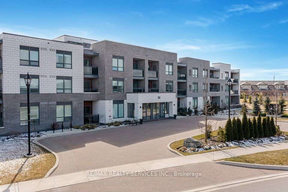 30 Via Rosedale, Brampton