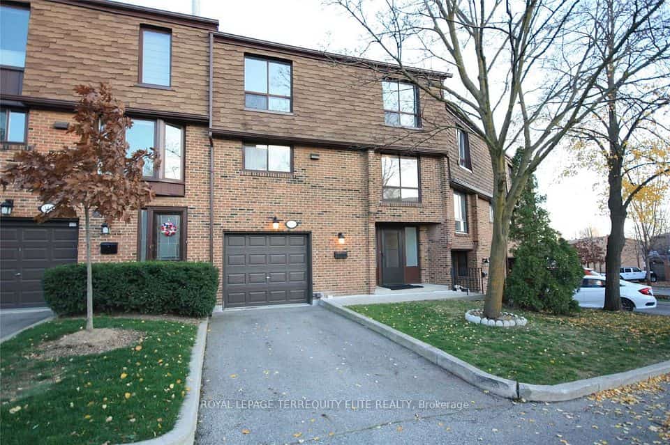 3395 Cliff Road N #114, Mississauga, ON L5A 3M7