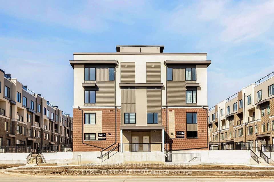 3415 Ridgeway Drive #16, Mississauga, ON L5L 0B9