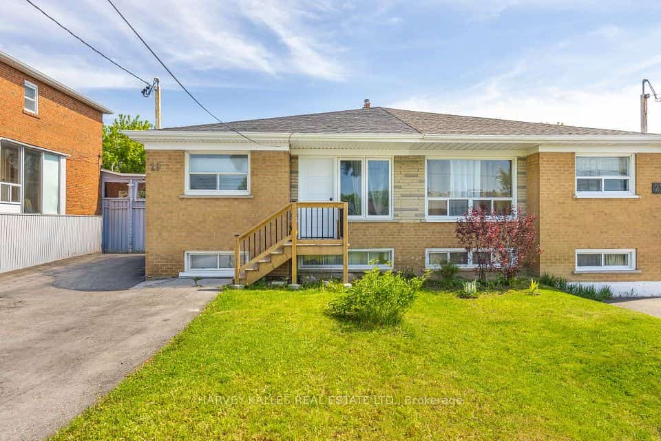 29 Giltspur Drive, Toronto, ON M3L 1M4