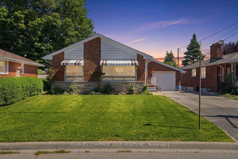 18 Pleasant Avenue, Hamilton, ON L8G 2L2