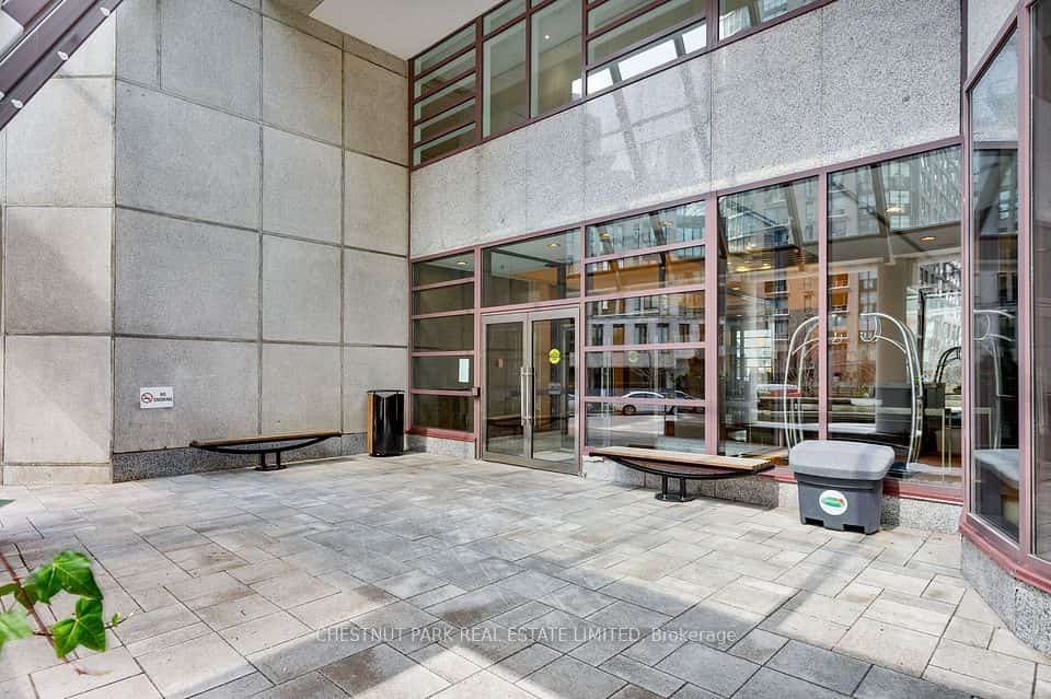 1001 Bay Street #1408, Toronto, ON M5S 3A6
