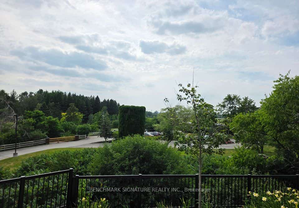 10 Steckley House Lane E #113, Richmond Hill, ON L4S 0N1