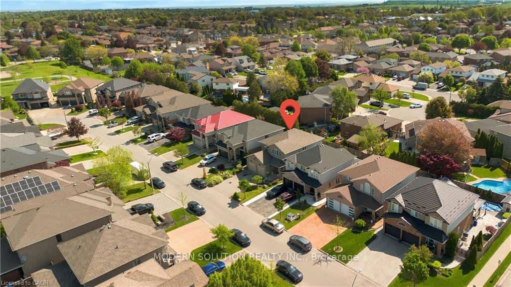 115 Erika Crescent, Hamilton, ON L8W 3W2