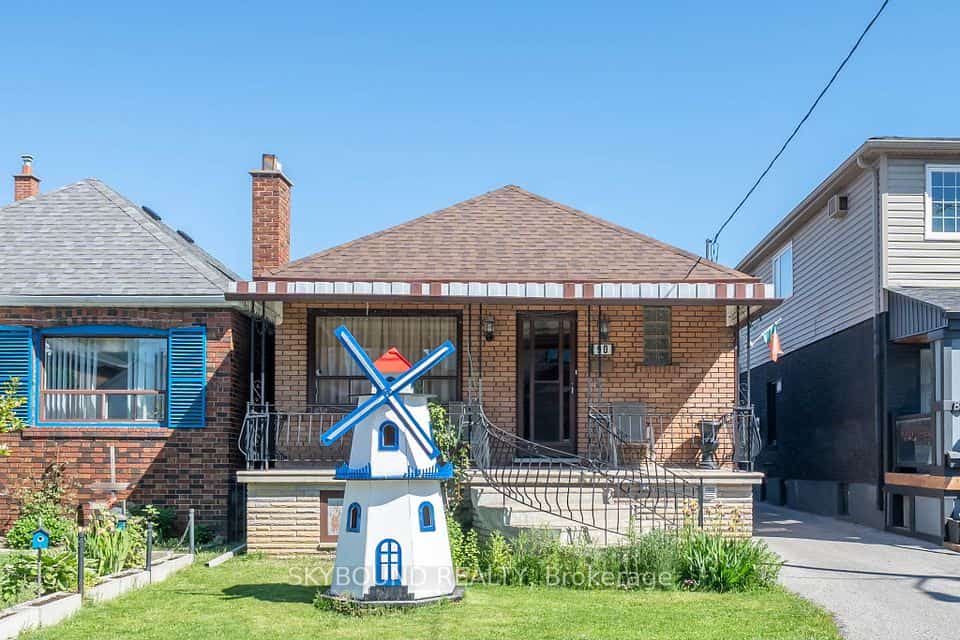 90 Ypres Road, Toronto, ON M6M 1P3
