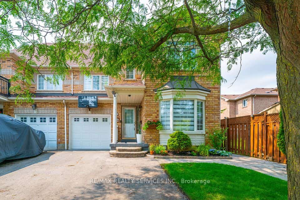 128 Seaside Circle, Brampton, ON L6R 2G9