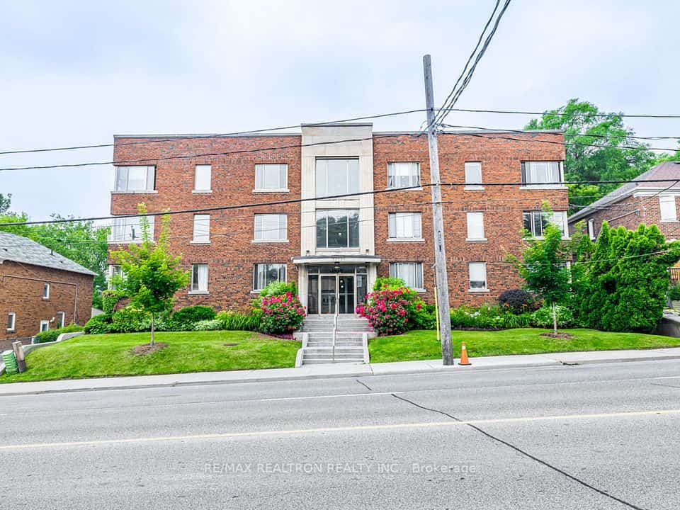 1840 Bathurst Street #104, Toronto, ON M5P 3K7