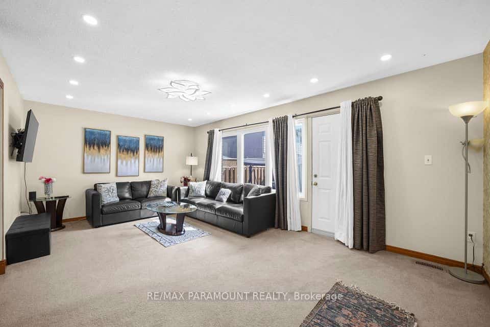 85 Albright Road #4, Hamilton, ON L8K 6H1