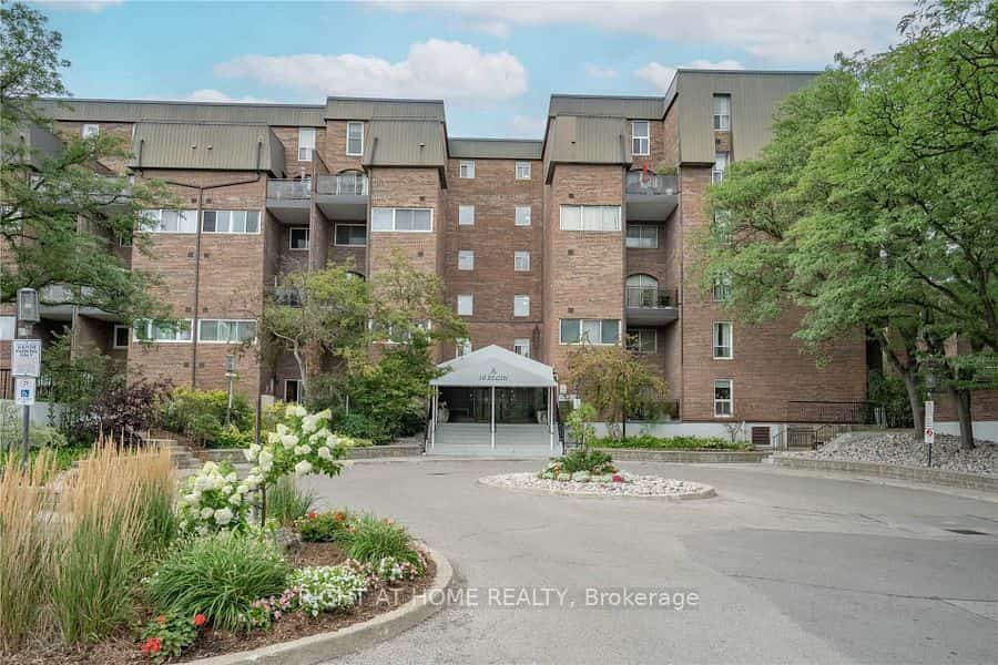 16 Elgin Street #200, Markham, ON L3T 4T4