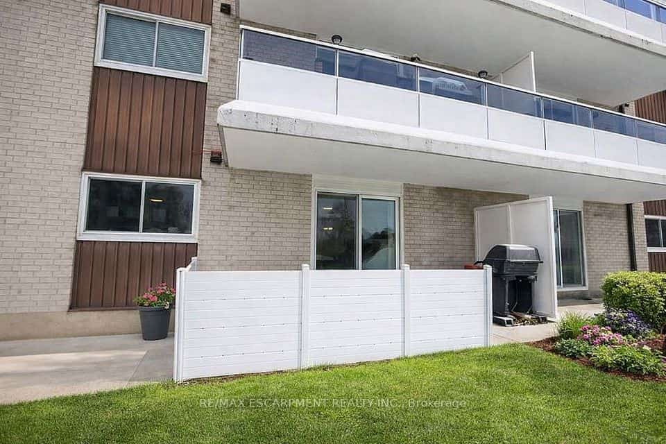 71 Vanier Drive #110, Kitchener, ON N2C 1J4