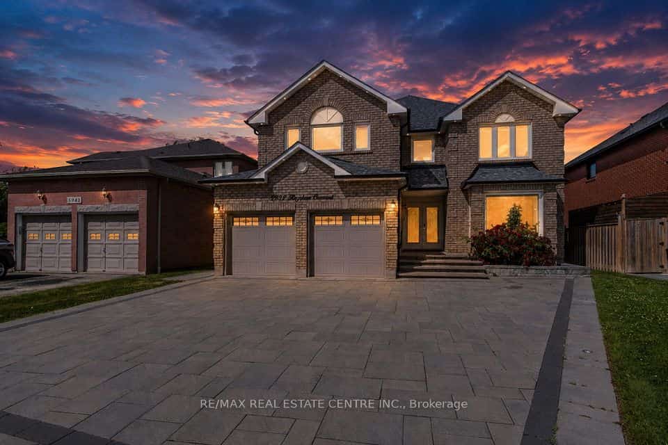 5937 Rayshaw Crescent, Mississauga, ON L5M 2P1
