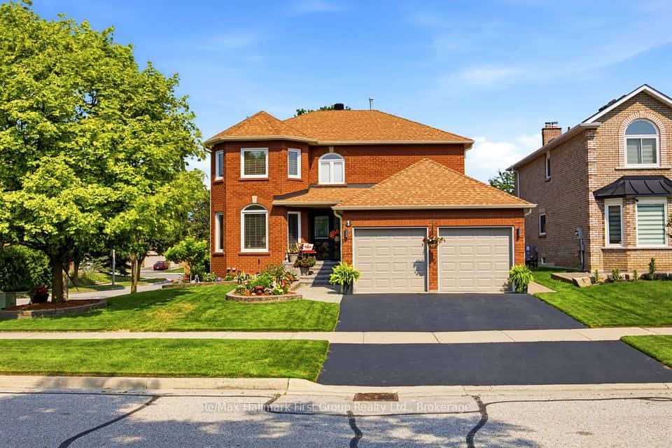 1 Glencedar Crescent, Whitby, ON L1R 1X2