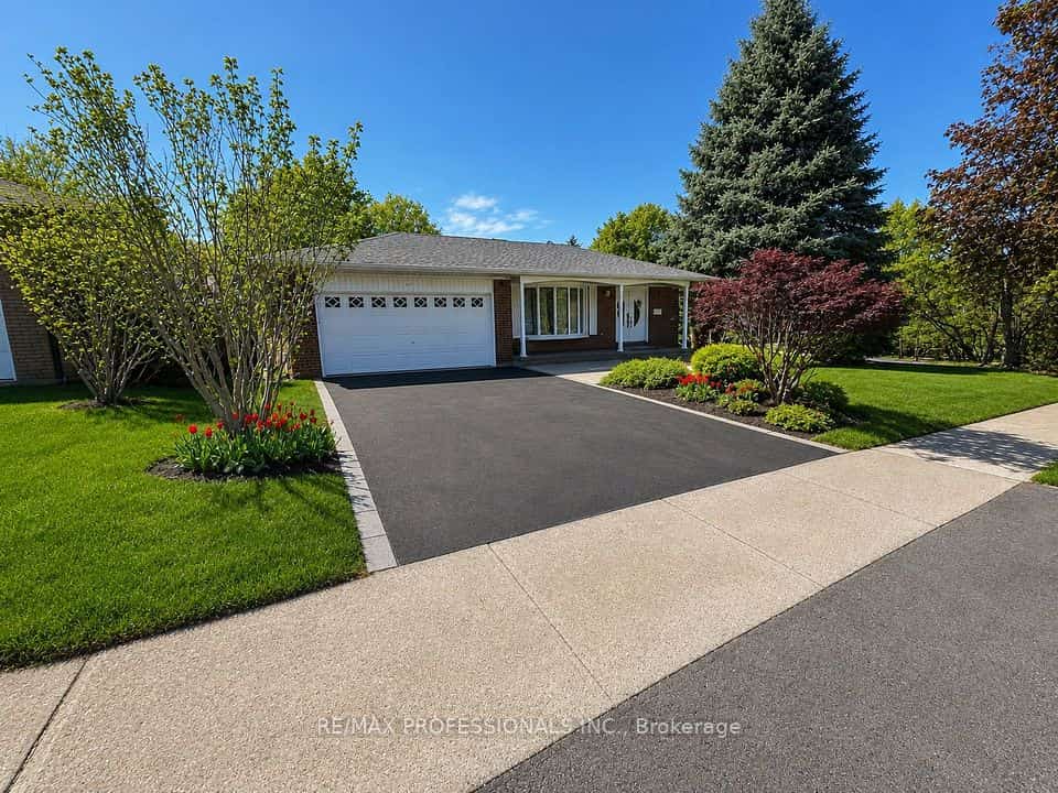 37 Sunplains Crescent, Toronto, ON M9C 1M4