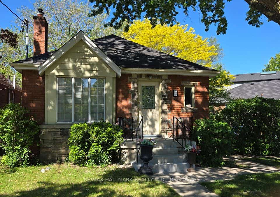 22 Airley Crescent, Toronto, ON M4K 4H6
