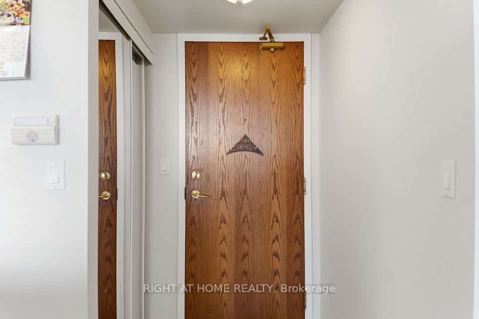 4879 KIMBERMOUNT Avenue #607, Mississauga, ON L5B 0H8
