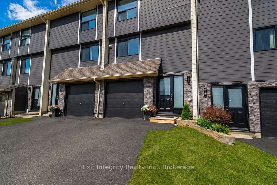 135 Chalmers Street S #18, Cambridge, ON N1R 6M2