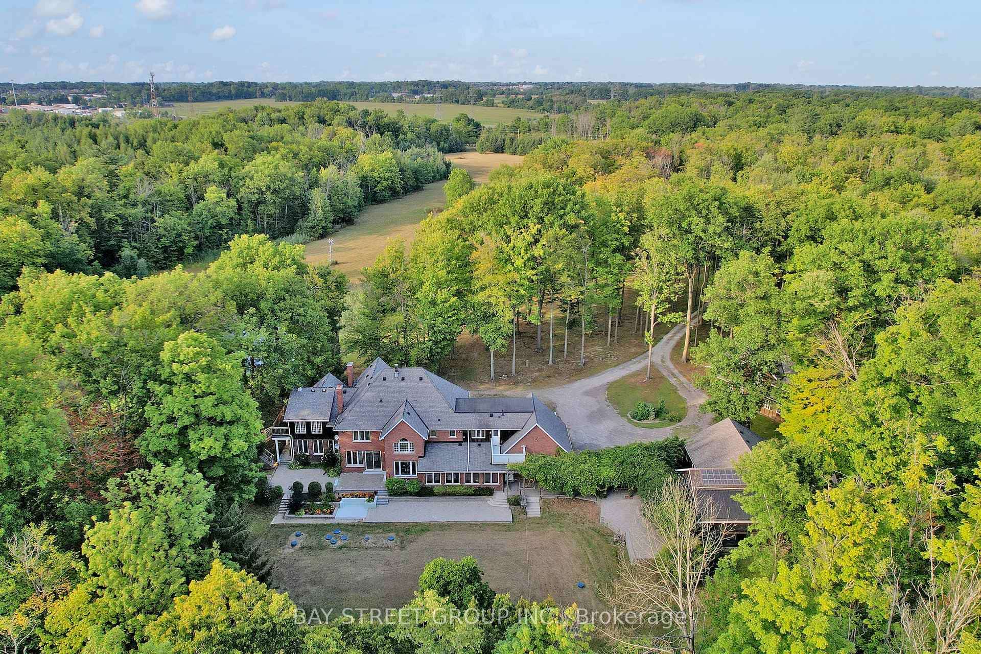 902 Shaver Road, Hamilton, ON L9G 3K9