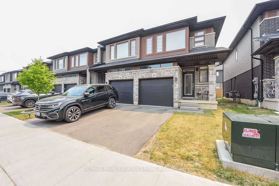 30 Times Square Boulevard #37, Hamilton, ON L8J 0M1