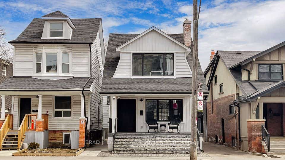 111 Woodbine Avenue, Toronto, ON M4L 3P1