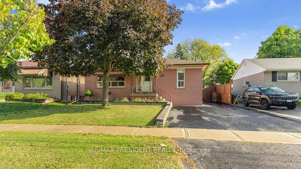 163 Prince Charles Drive, Halton Hills, ON L7G 3W1