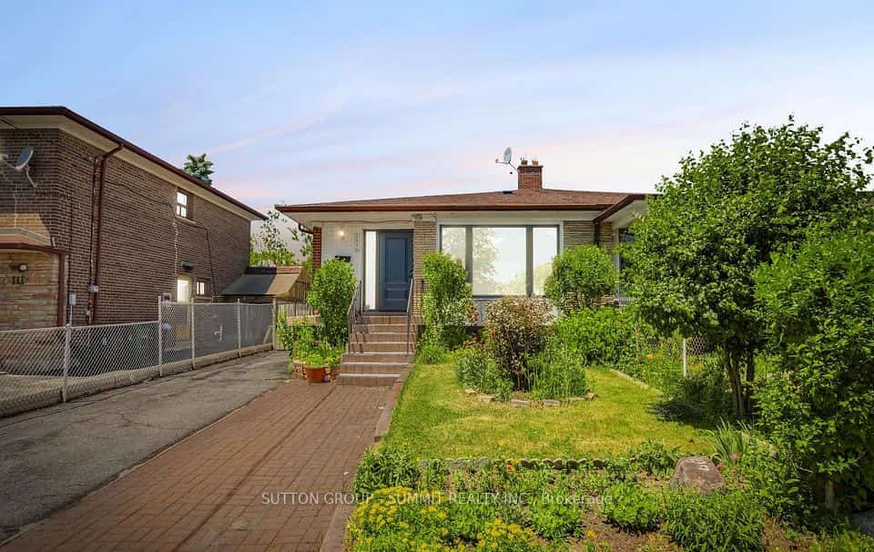 109 Elnathan Crescent, Toronto, ON M9L 2G2