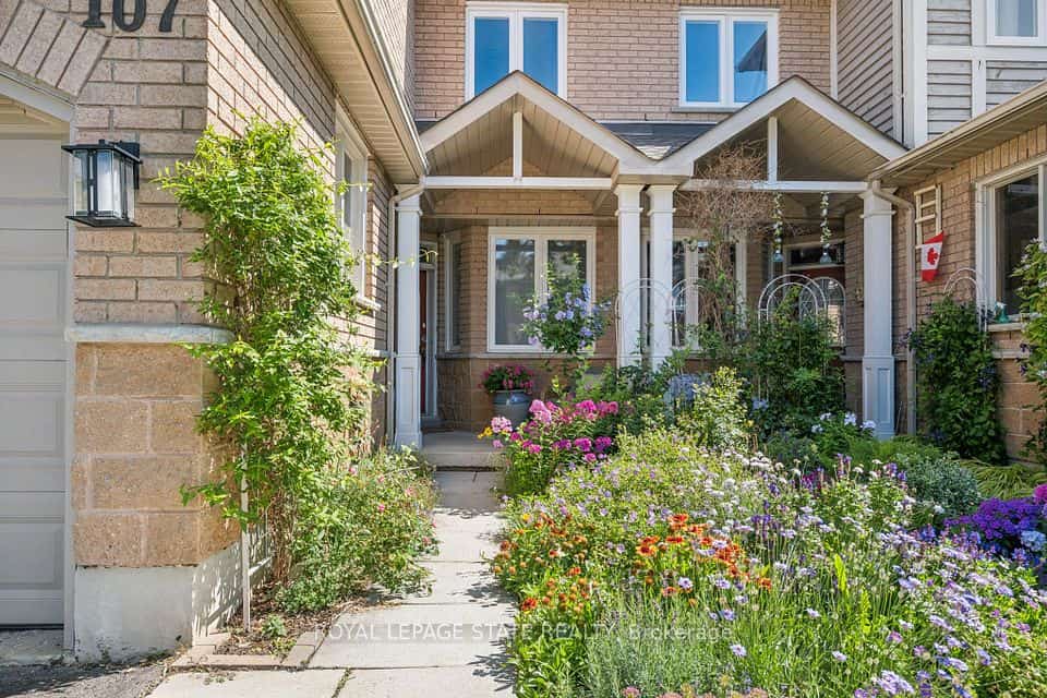 833 Scollard Court #107, Mississauga, ON L5V 2B4