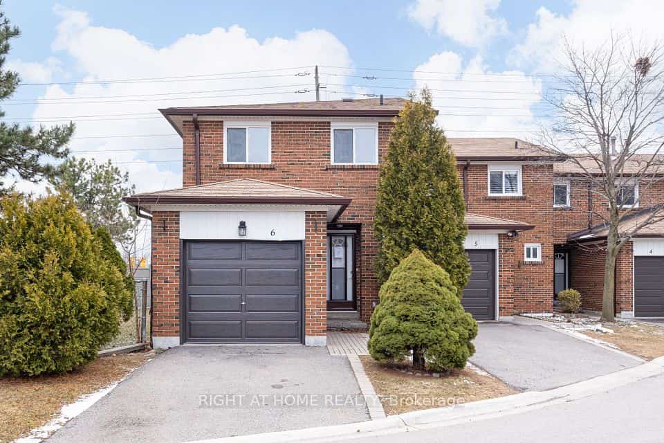 2687 Bromsgrove Road #6, Mississauga, ON L5J 4C6