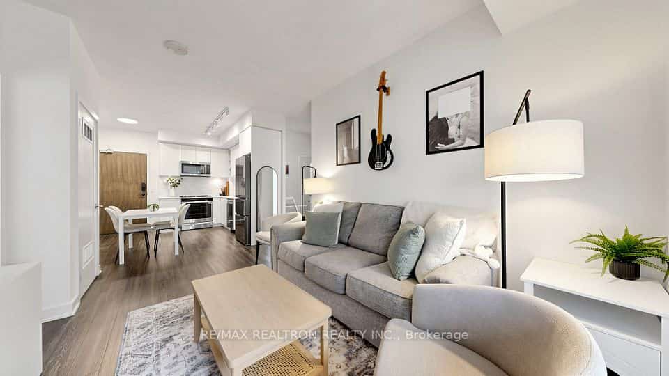 100 Eagle Rock Way #216, Vaughan, ON L6A 5B9