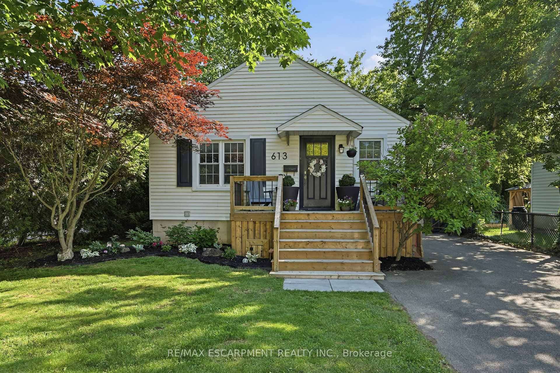 613 Clark Avenue, Burlington, ON L7S 1P1