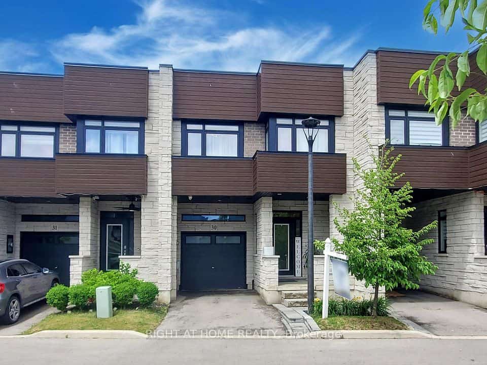 35 Midhurst Heights #30, Hamilton, ON L8J 0K9