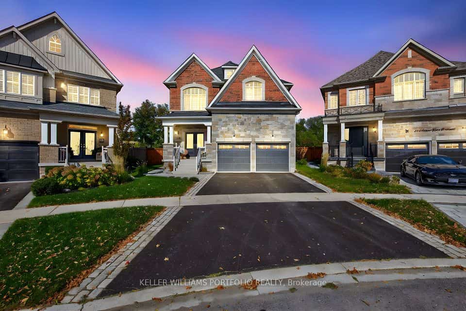28 Manor Glen Crescent, East Gwillimbury, ON L0G 1M0