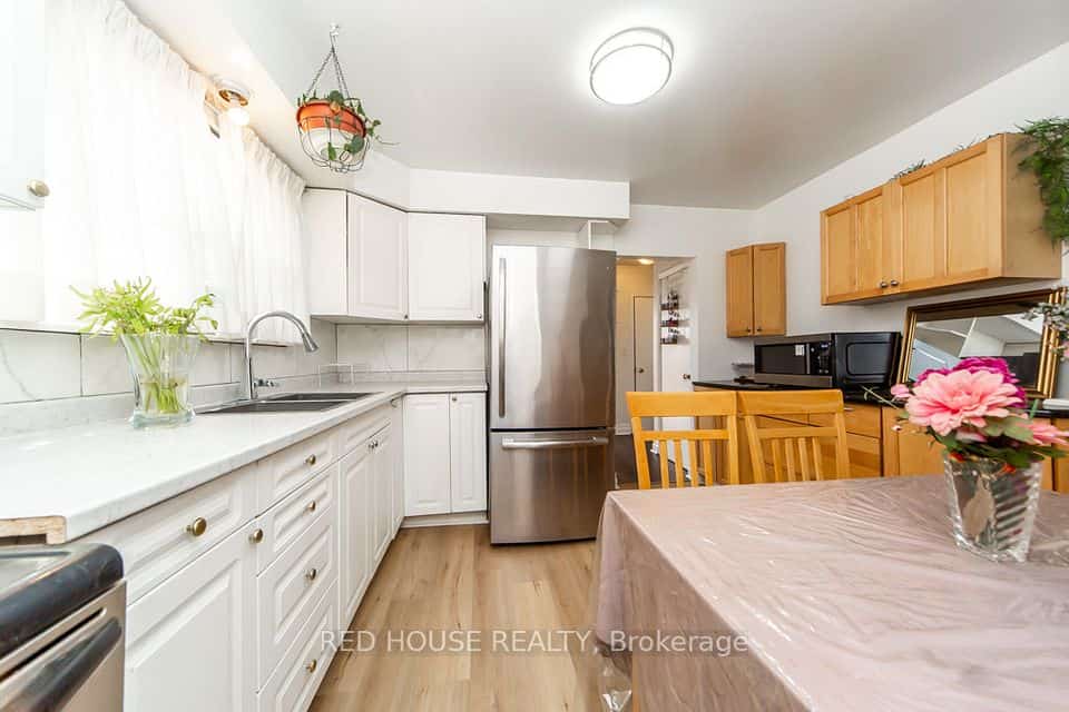 40 North Woodrow Boulevard, Toronto, ON M1K 1W3