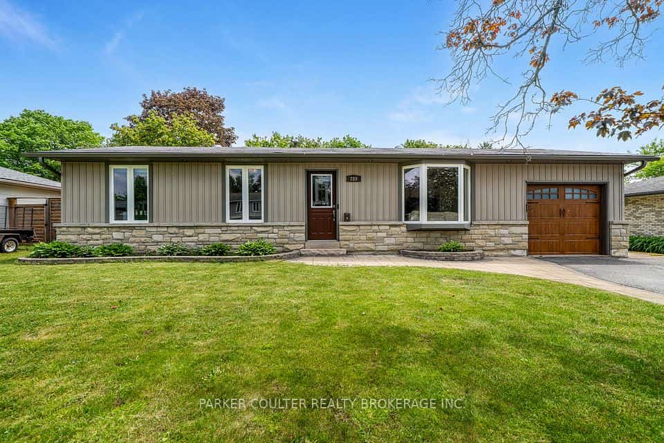 289 Pine Drive, Barrie, ON L4N 4J1