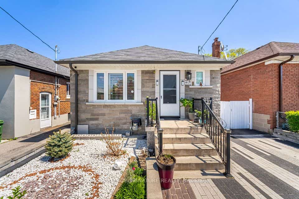 25 Handel Street, Toronto, ON M6N 4G2