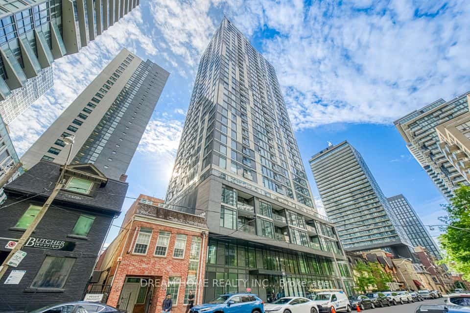 65 Mutual Street #2204, Toronto, ON M5B 0E5