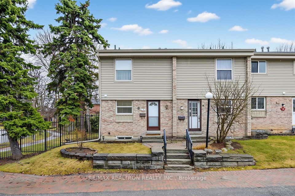 6699 Falconer Drive #1, Mississauga, ON L5N 2E3