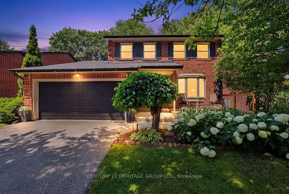 214 Lancaster Avenue, Newmarket, ON L3Y 5X2