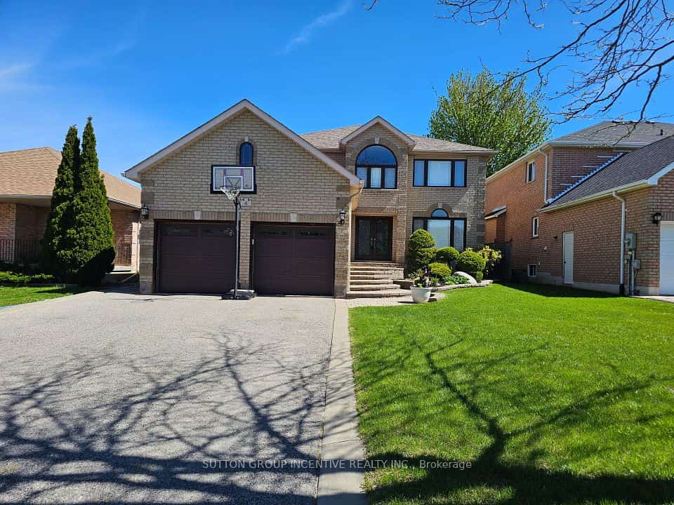 4 Chantal Street, Barrie, ON L4N 9S4