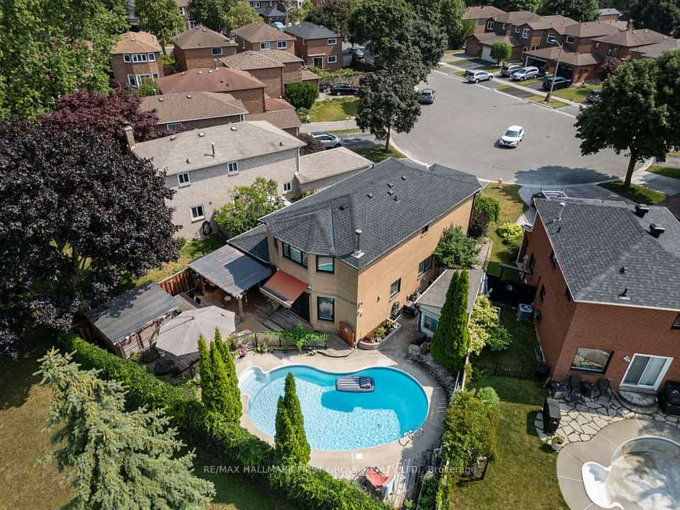 11 Bowers Court, Ajax, ON L1T 2L6