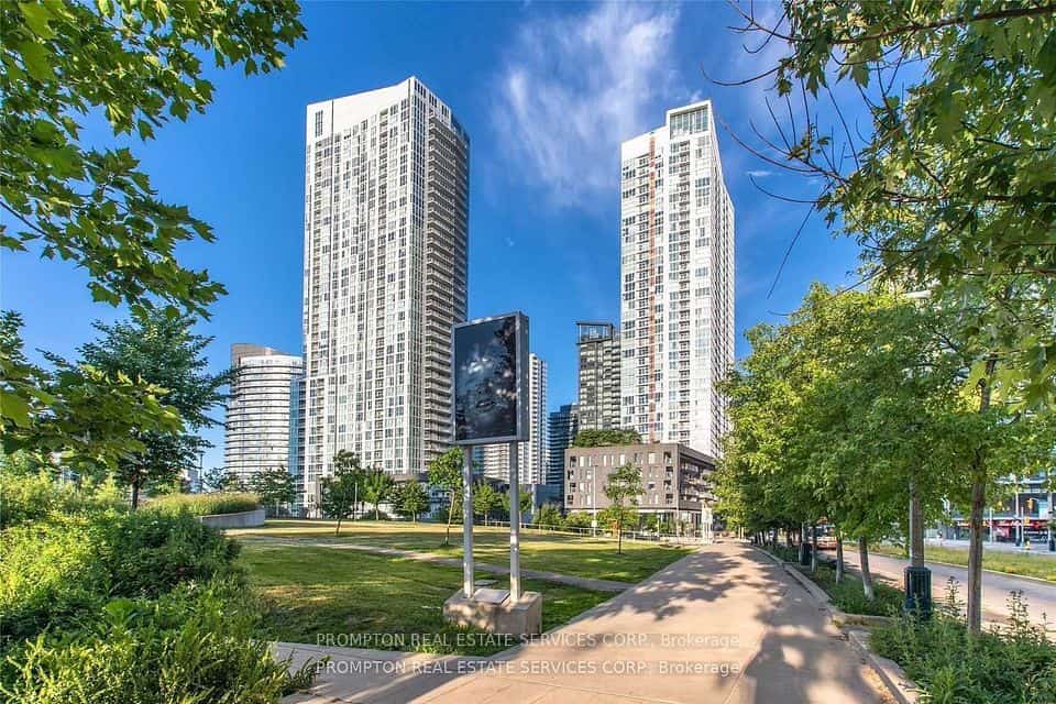 70 Queens Wharf Road #1205, Toronto, ON M5V 0J2