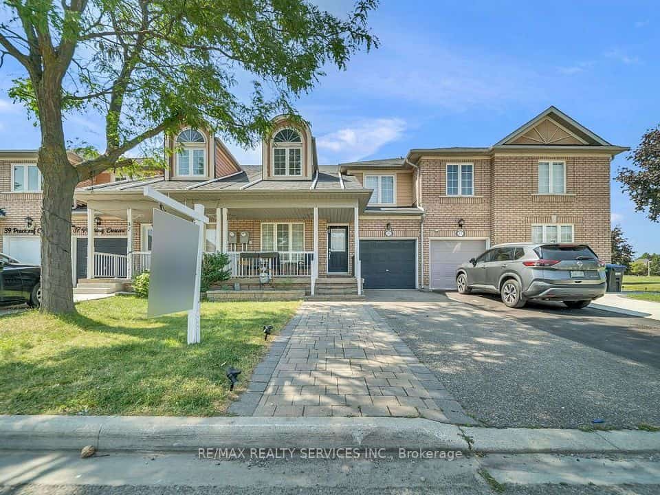 35 Peachleaf Crescent, Brampton, ON L7A 2B4