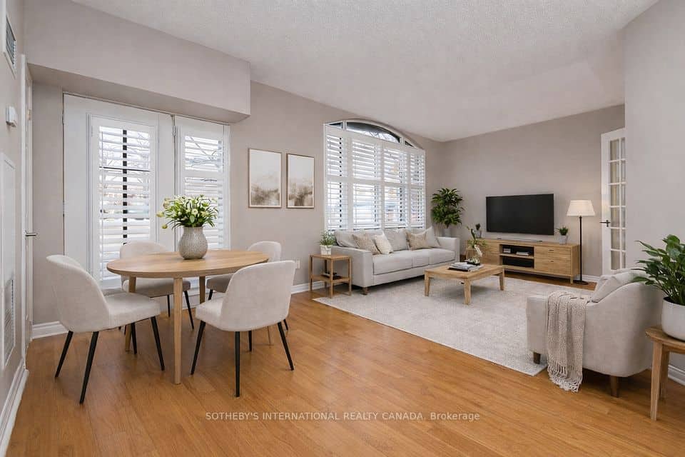 3085 Bloor Street W, Toronto