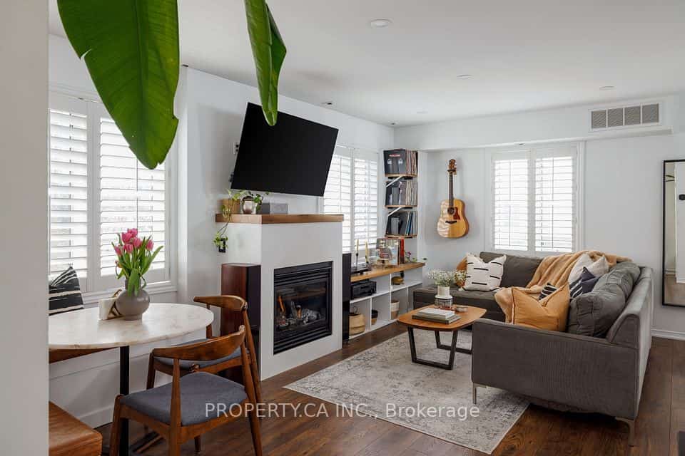 12 Sudbury Street #819, Toronto, ON M6J 3W7