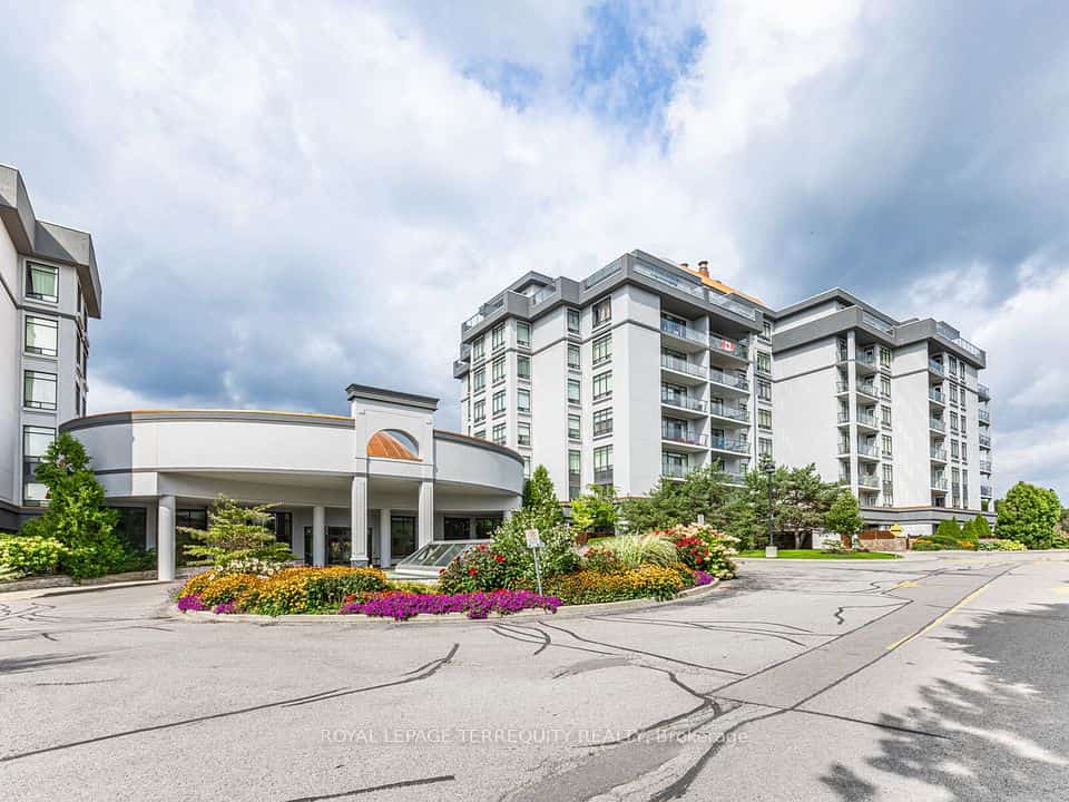 11121 Yonge Street #215, Richmond Hill, ON L4C 0S7