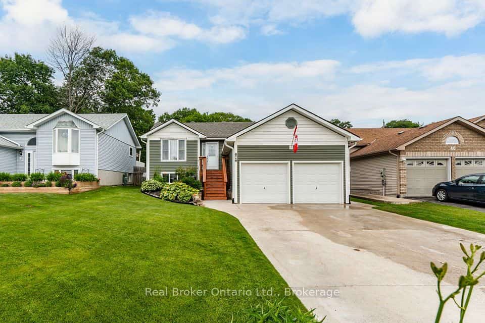 44 Byrnes Crescent, Penetanguishene, ON L9M 1V9