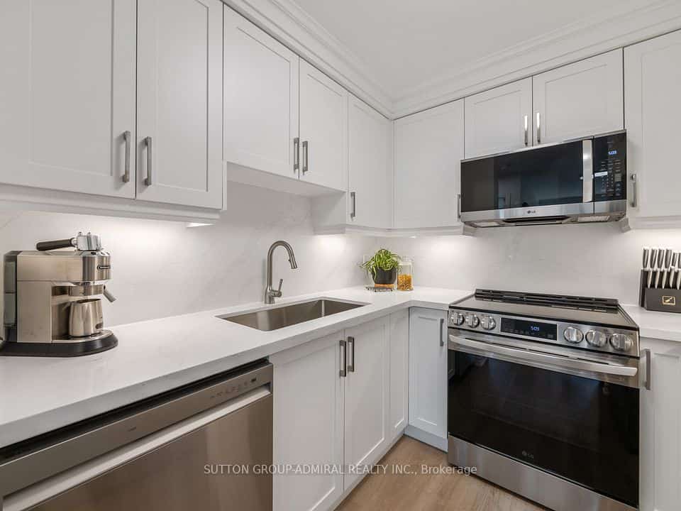 35 Finch Avenue E #1112, Toronto, ON M2N 6Z8