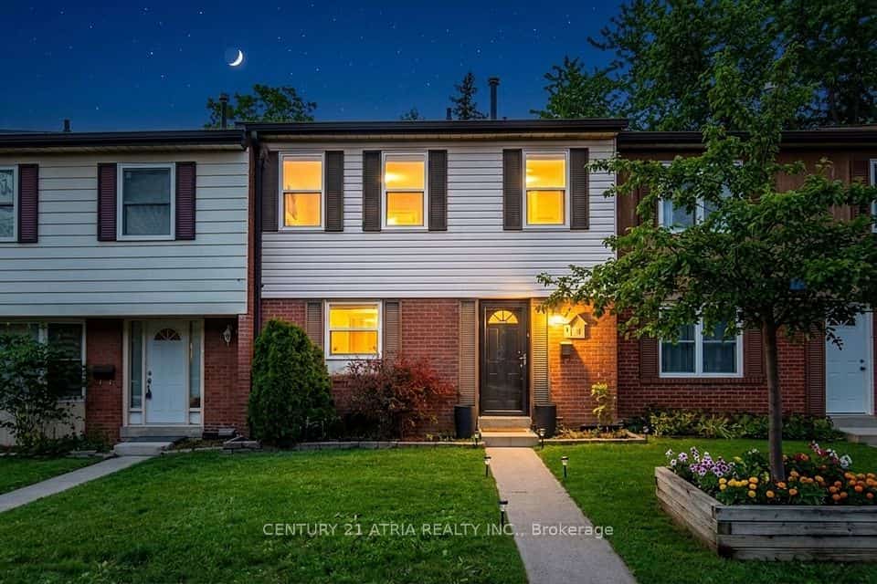 2825 Gananoque Drive, Mississauga