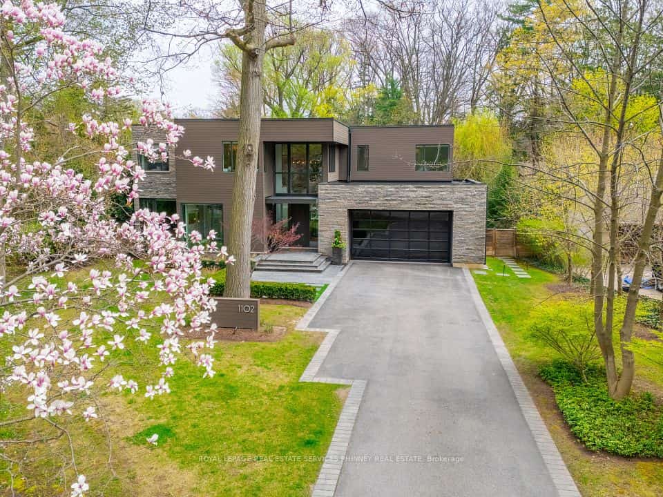 1102 Crestview Street, Oakville, ON L6J 2C6