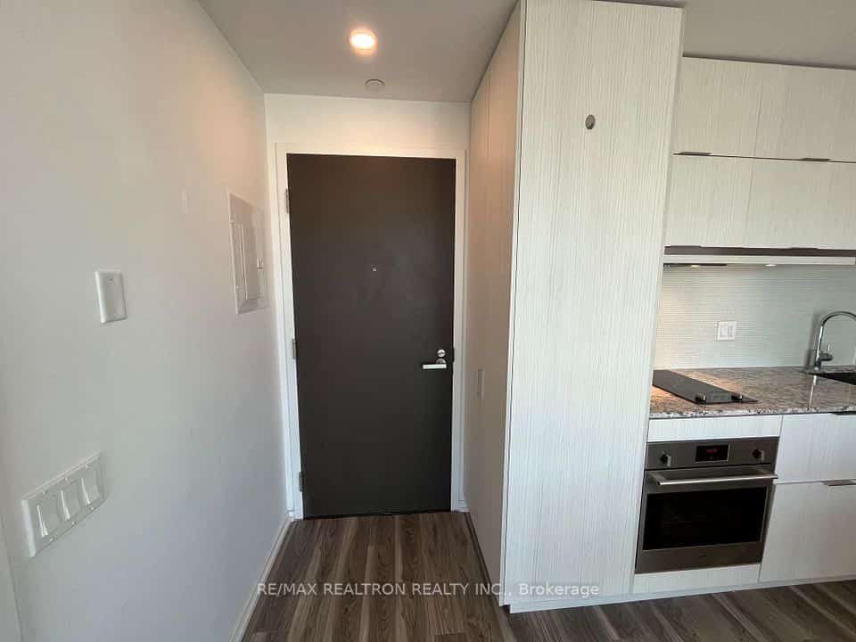 197 Yonge Street #3113, Toronto, ON M5B 0C1